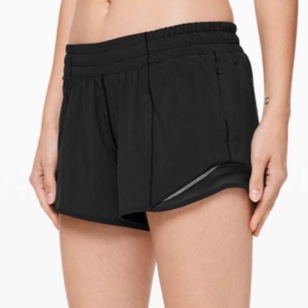 Lululemon Hotty Hot Short II Low Rise *Long 4"
Black Size 0 Tall